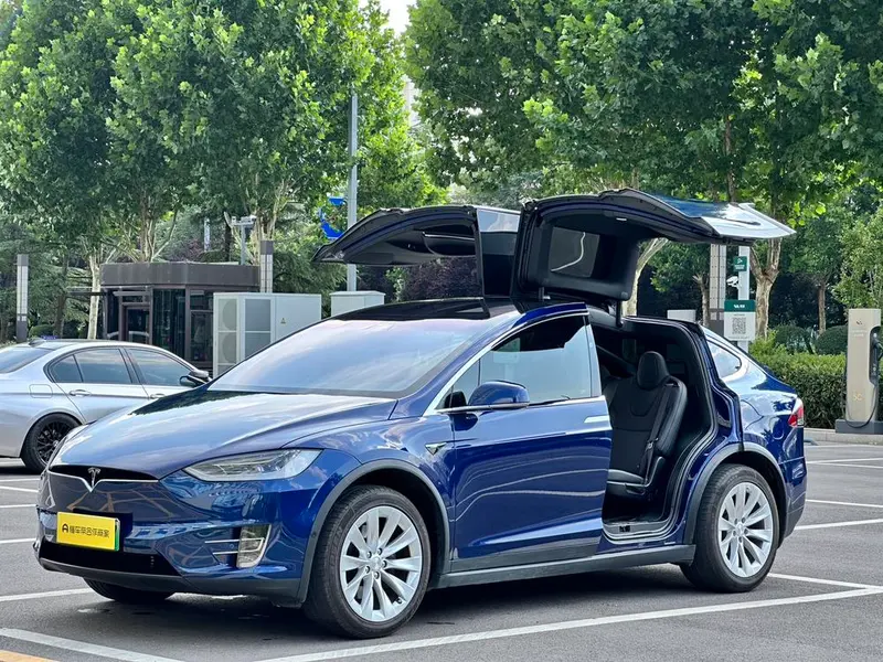 Tesla Model X, 2016