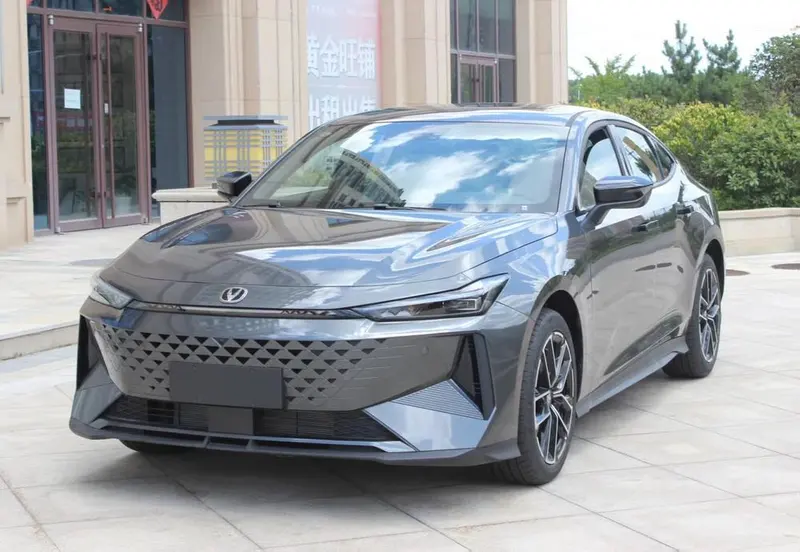 Changan UNI-V iDD Blue iDD 136km Cool Version, 2024 — фото 1