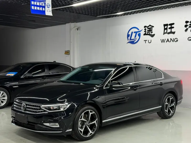 Volkswagen Magotan 200 Anniversary Edition 330TSI DSG Leading Version, 2023 — фото 1