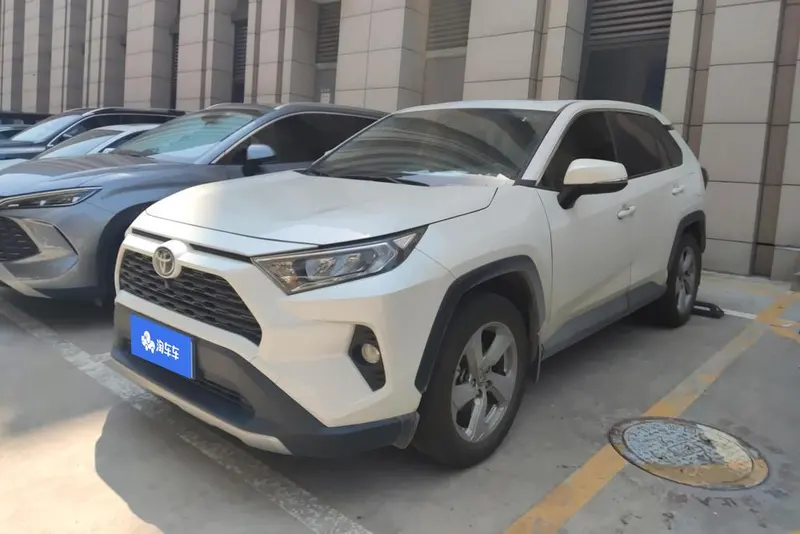 Toyota RAV4 2.0L CVT 2WD Style Edition, 2020 — фото 1