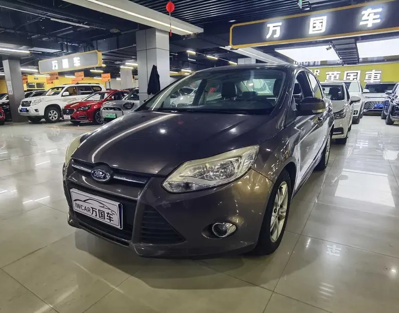 Ford Focus Sedan 1.6L Auto Comfort Version, 2012 — фото 1