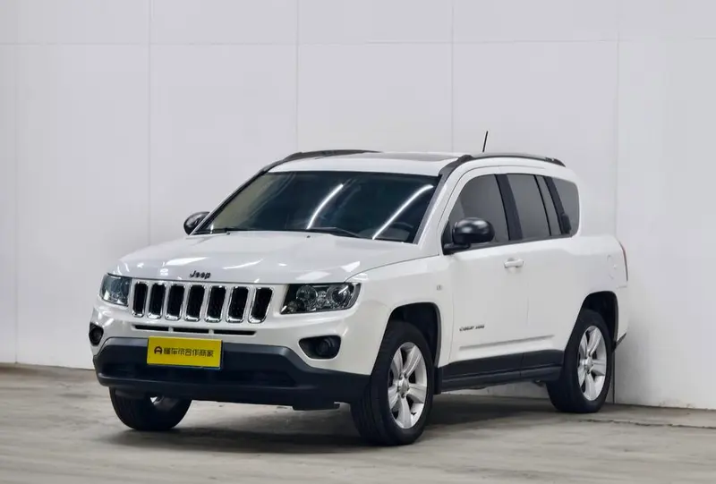 Jeep Compass (Import) 2.0L 2WD Sport Edition, 2015 — фото 1