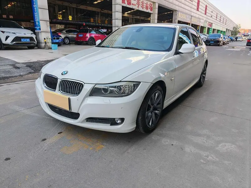 BMW 3-Series 320i Luxury Version, 2011 — фото 1