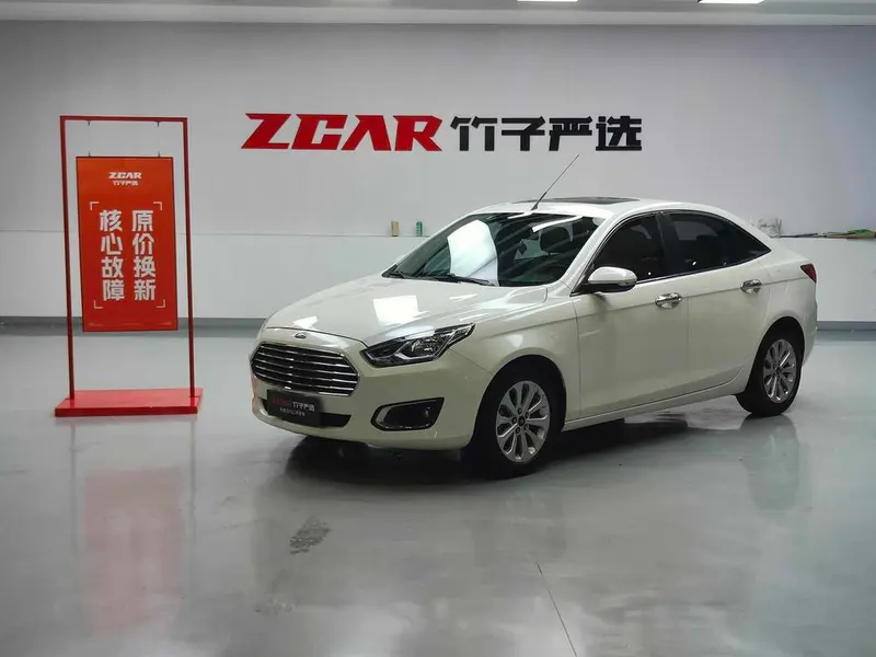 Ford Escort 1.5L Auto Fashion Version, 2015 — фото 1