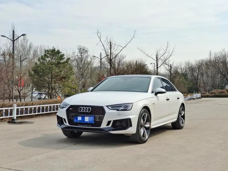 Audi A4L 30 Version 40 TFSI Version, 2018 — фото 1