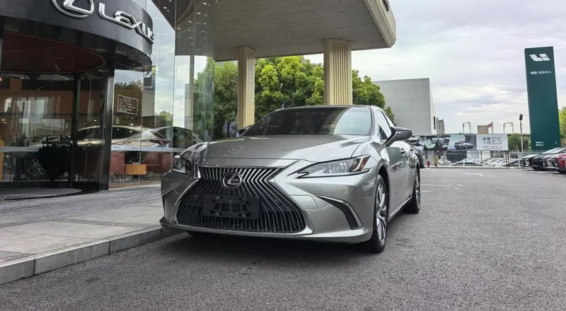 Lexus ES 200 Edition CN6, 2020 — фото 1