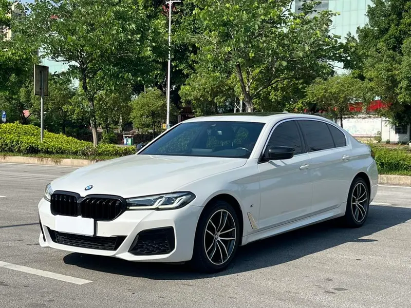 BMW 5-Series, 2022