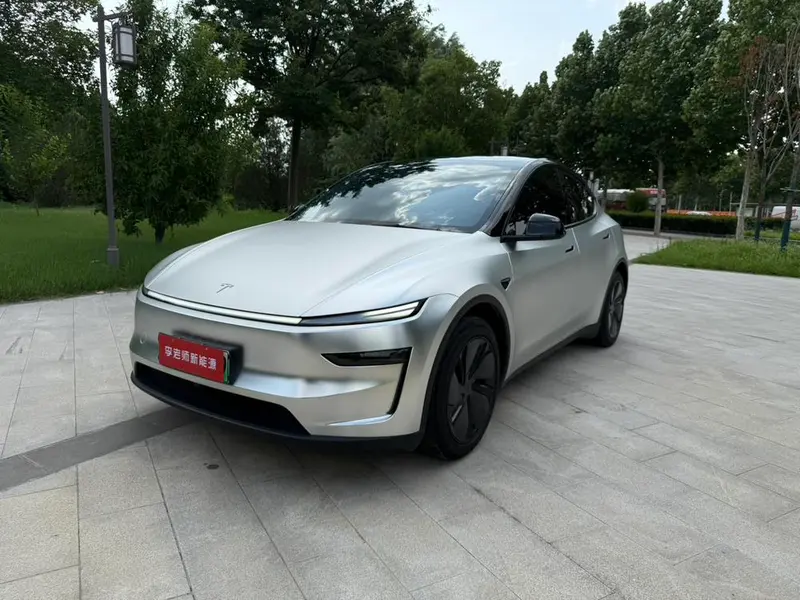 Tesla Model Y, 2025