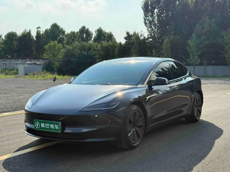Tesla Model 3 Long Range AWD Edition, 2023 — фото 1
