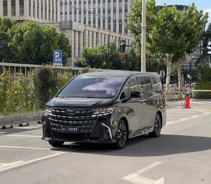 Toyota Alphard, 2023