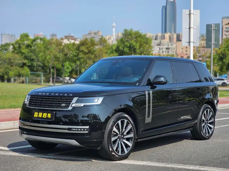 Land Rover Range Rover 3.0 L6 400PS 7-Seater Extended Edition, 2023 — фото 1