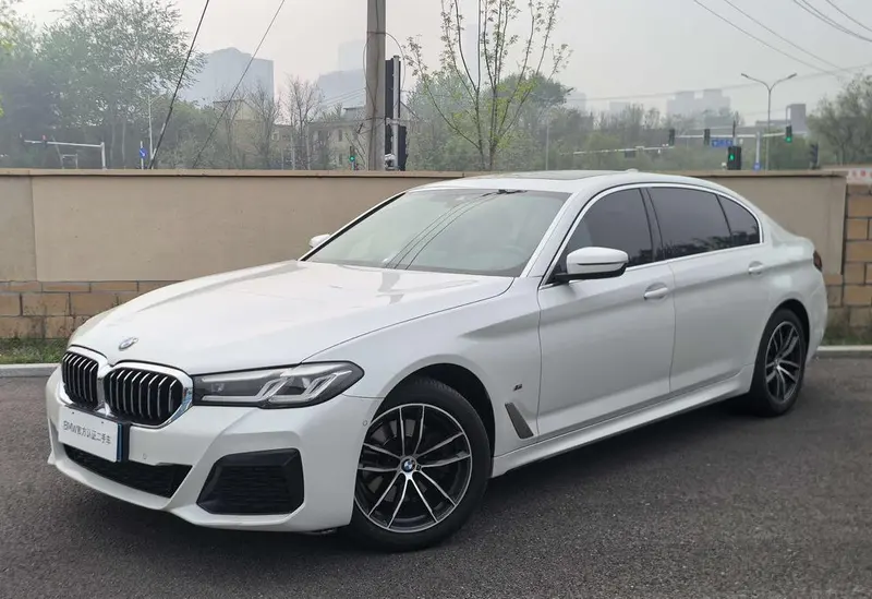 BMW 5-Series, 2022