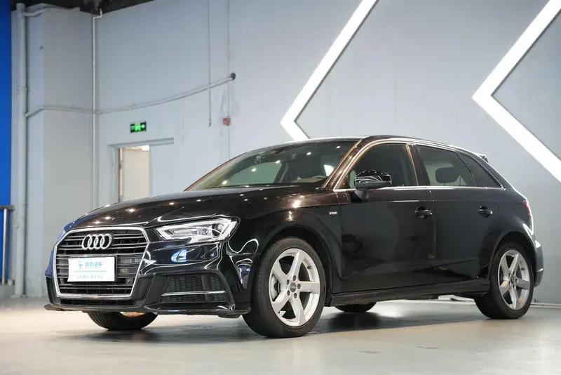 Audi A3 30 Version Sportback 35 TFSI Fashion Version, 2018 — фото 1