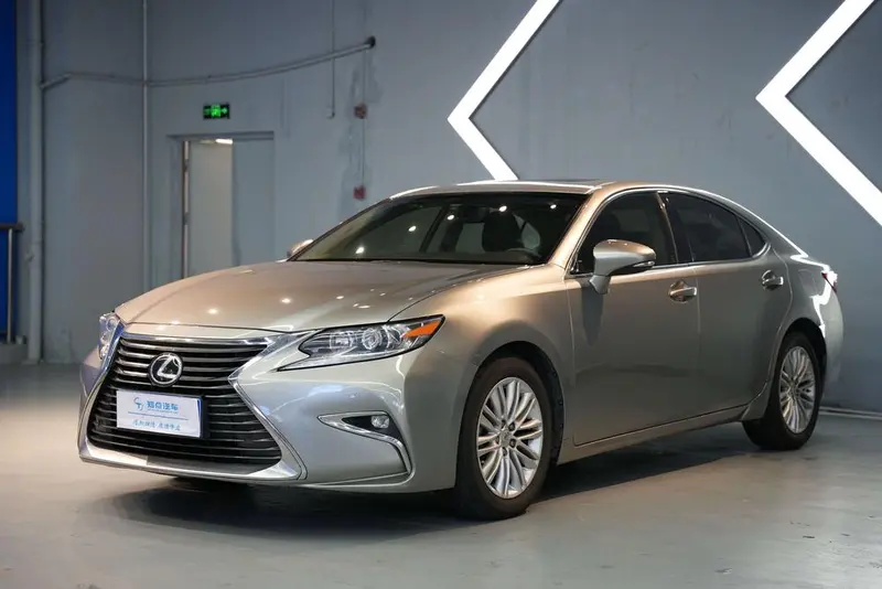 Lexus ES 200 Comfort Edition, 2015 — фото 1