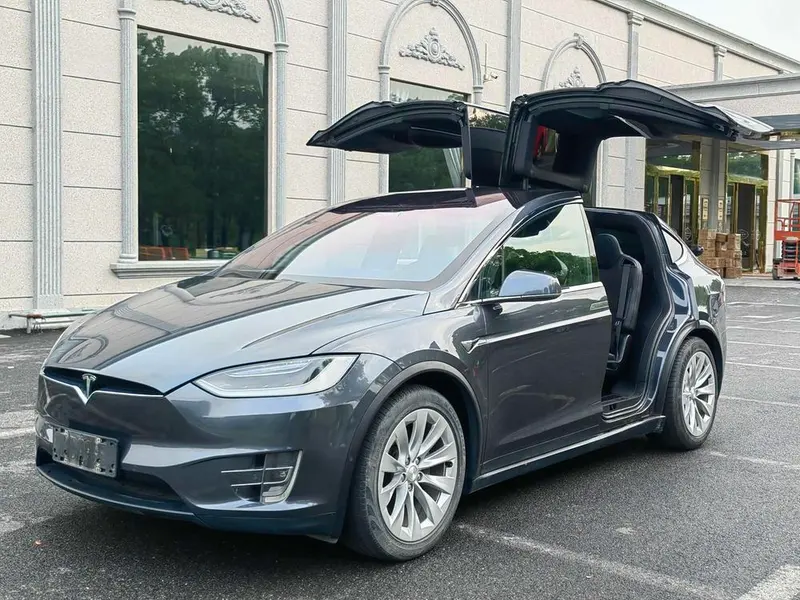 Tesla Model X, 2017