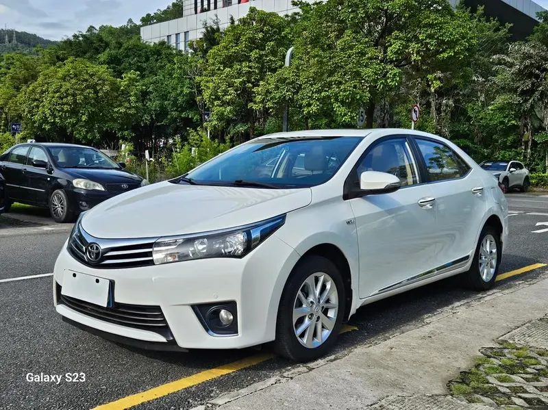 Toyota Corolla 1.6L CVT GL-i Leather Edition, 2014 — фото 1