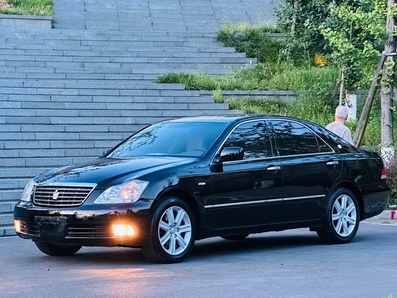 Toyota Crown, 2005
