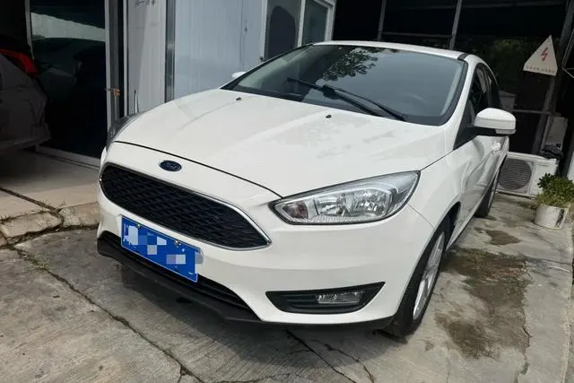 Ford Focus Classic Edition Hatchback 1.6L Auto Style Version Edition, 2018 — фото 1