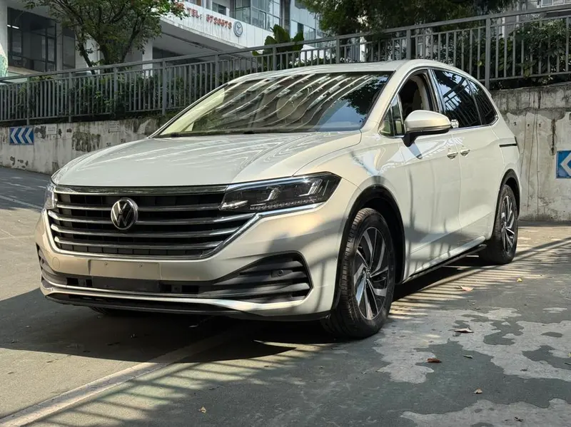 Volkswagen Viloran 330TSI Luxury Edition, 2020 — фото 1