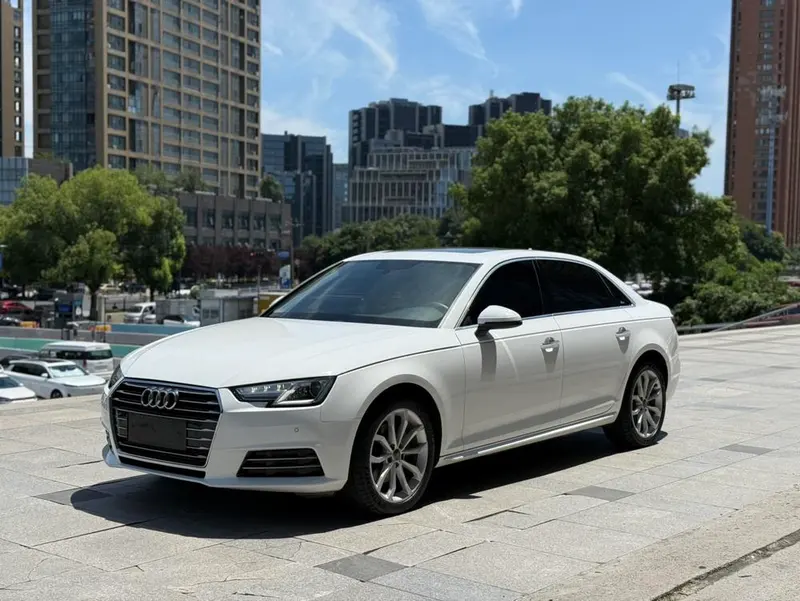 Audi A4L 30 Version 40 TFSI Version, 2018 — фото 1