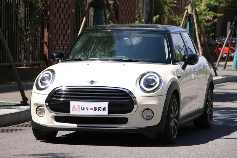 MINI MINI 1.5T COOPER Artist Edition, 2018 — фото 1