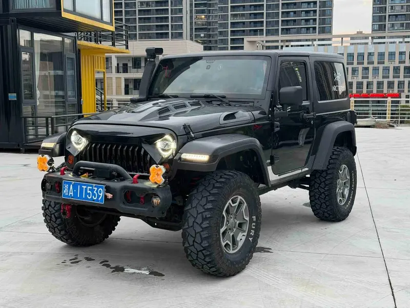 Jeep Wrangler 3.6L Sahara Edition, 2012 — фото 1