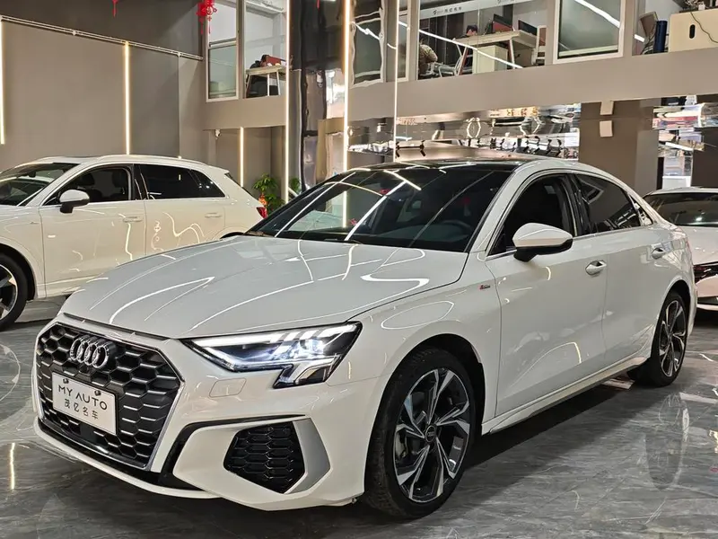 Audi A3 Facelift A3L Limousine 35 TFSI Luxury Sport Version, 2023 — фото 1