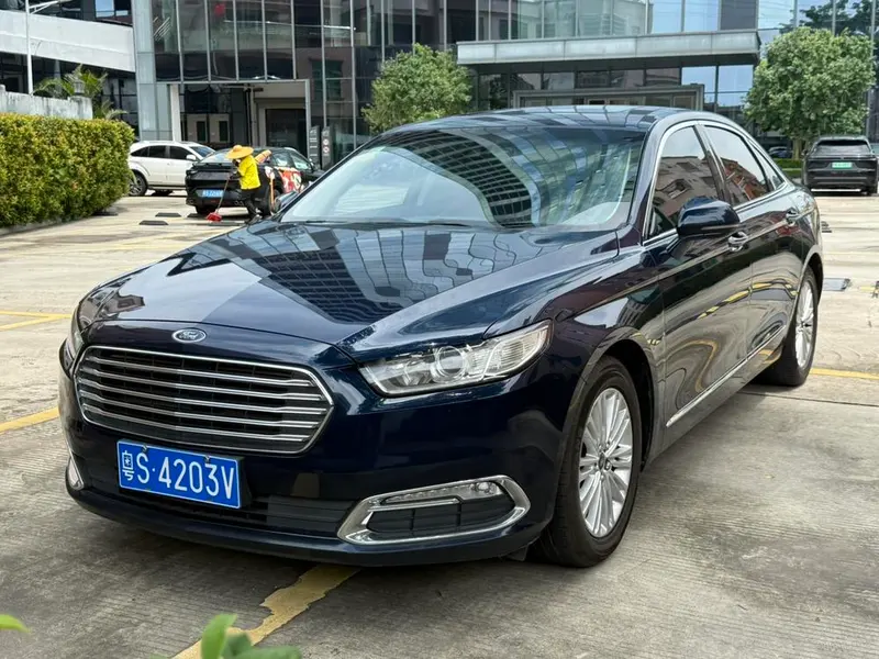 Ford Taurus, 2015