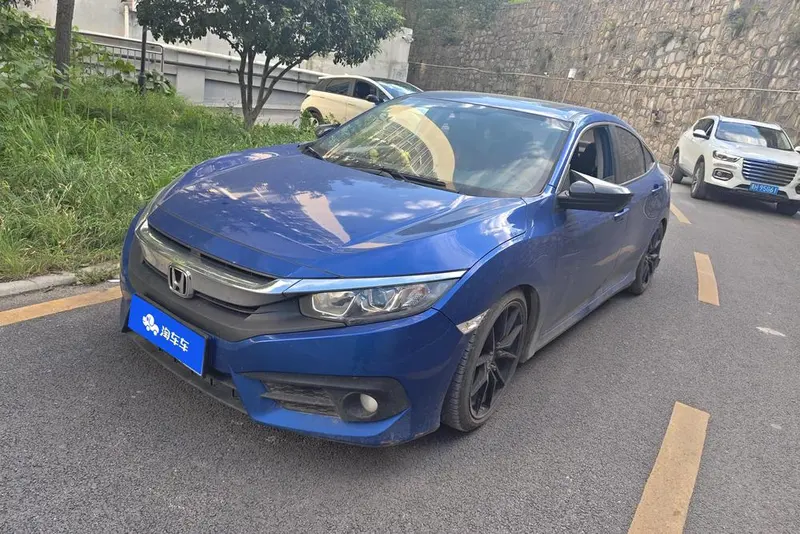 Honda Civic 220TURBO CVT Luxury Edition, 2016 — фото 1