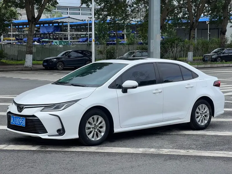Toyota Corolla 1.5L CVT Elite Edition, 2021 — фото 1