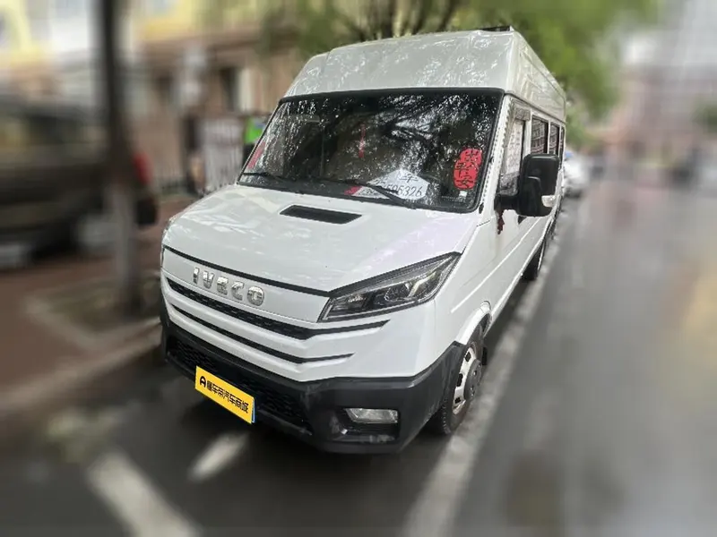 Iveco Daily A37M1多用途乘用车 2.5T нормы China VI механика длинная база средняя крыша 双胎 侧拉门, 2023 — фото 1