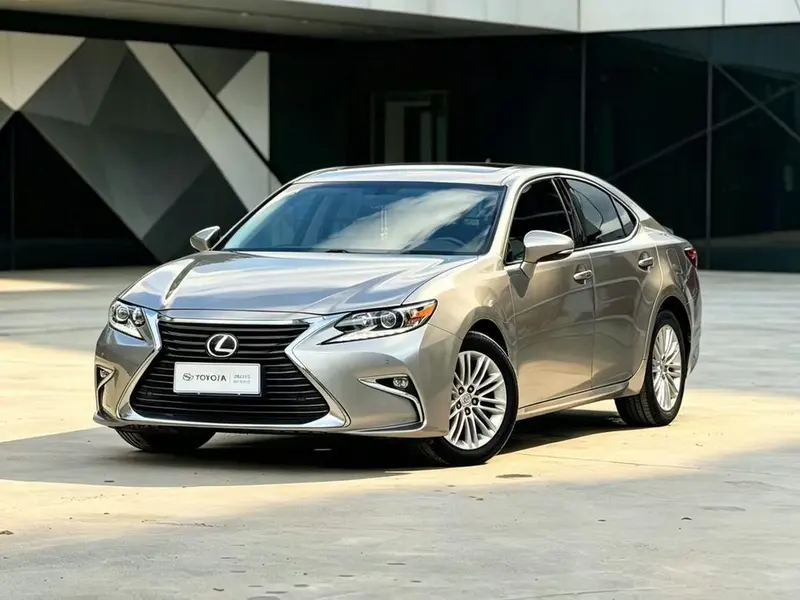 Lexus ES 200 Comfort Edition, 2015 — фото 1