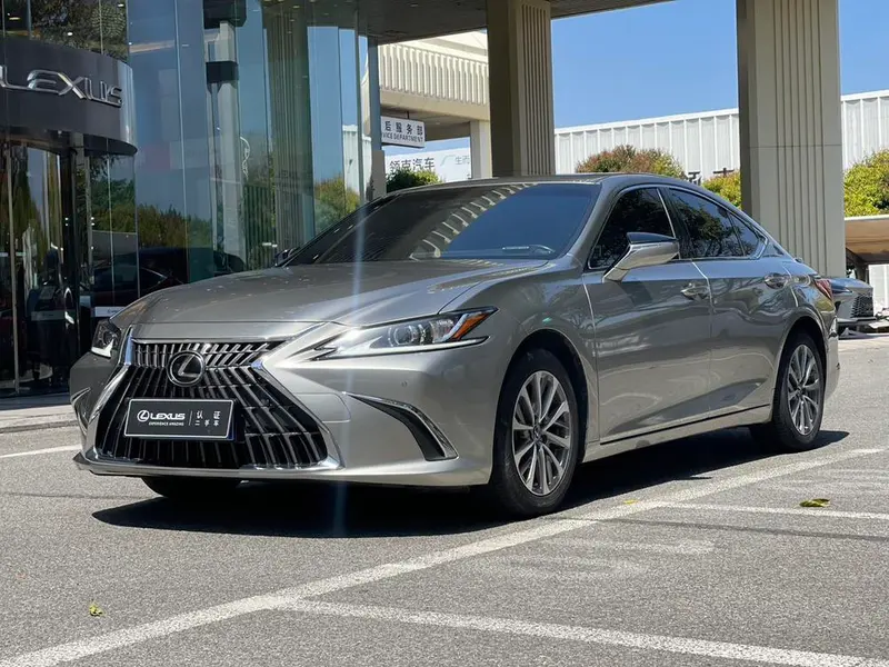 Lexus ES 300h Edition, 2022 — фото 1