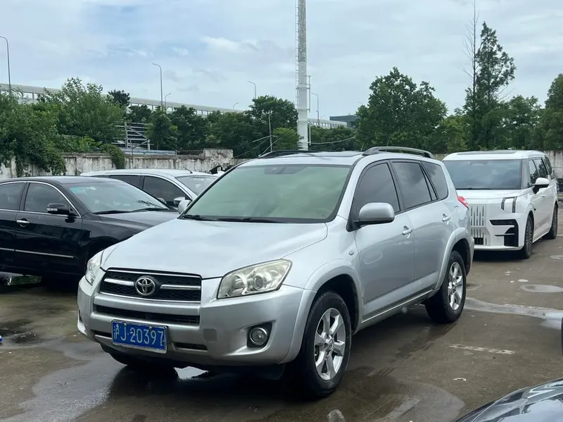 Toyota RAV4, 2009