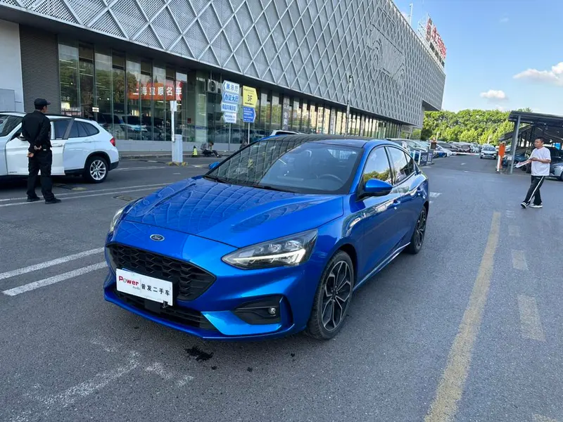 Ford Focus Sedan EcoBoost 180 Auto ST Line, 2021 — фото 1