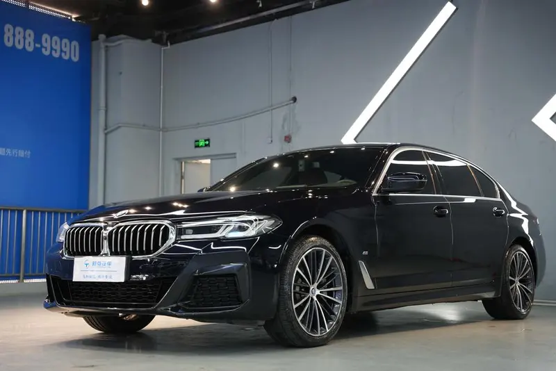 BMW 5-Series, 2022