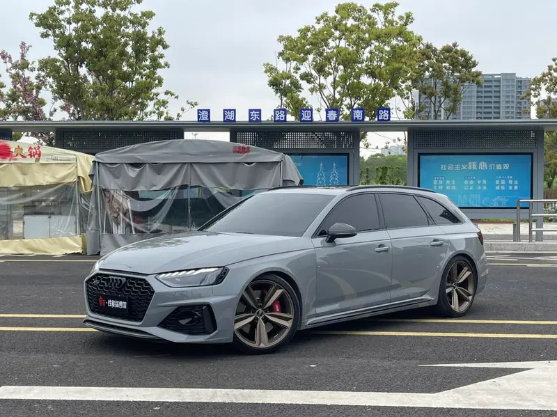 Audi RS 4, 2022