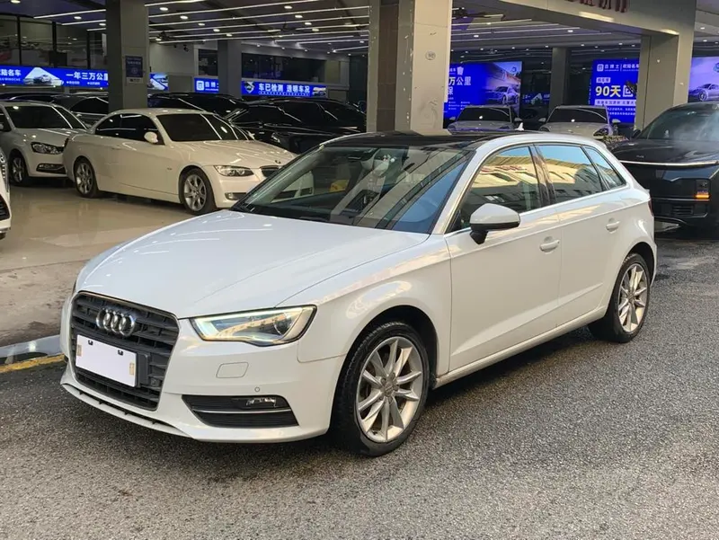Audi A3 Sportback 40 TFSI Auto Luxury Version, 2015 — фото 1