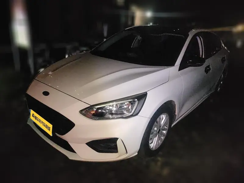 Ford Focus Sedan EcoBoost 180 Auto Trendy Version, 2020 — фото 1