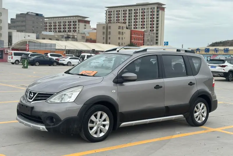 Nissan Livina Dynamic Sharp 1.6XL CVT Comfort Edition, 2013 — фото 1