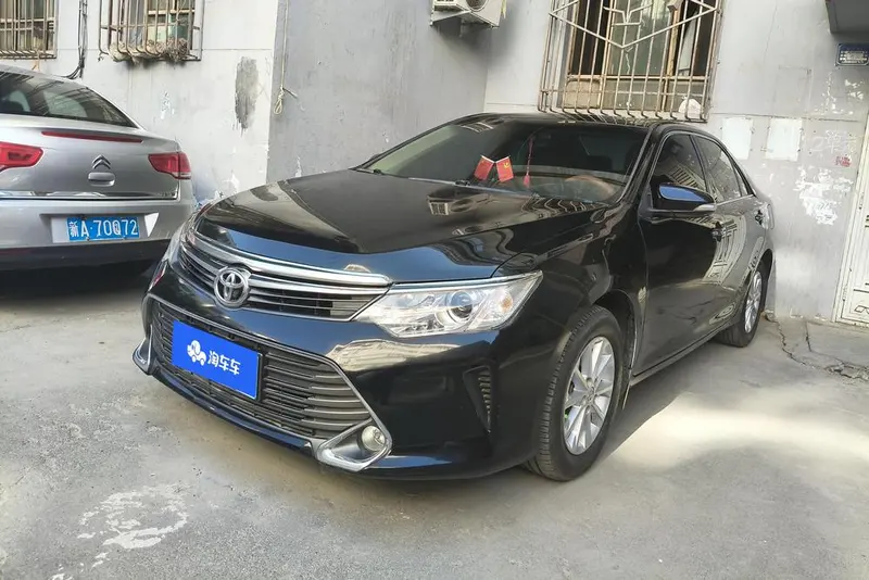 Toyota Camry 2.0E Elite Edition, 2015 — фото 1