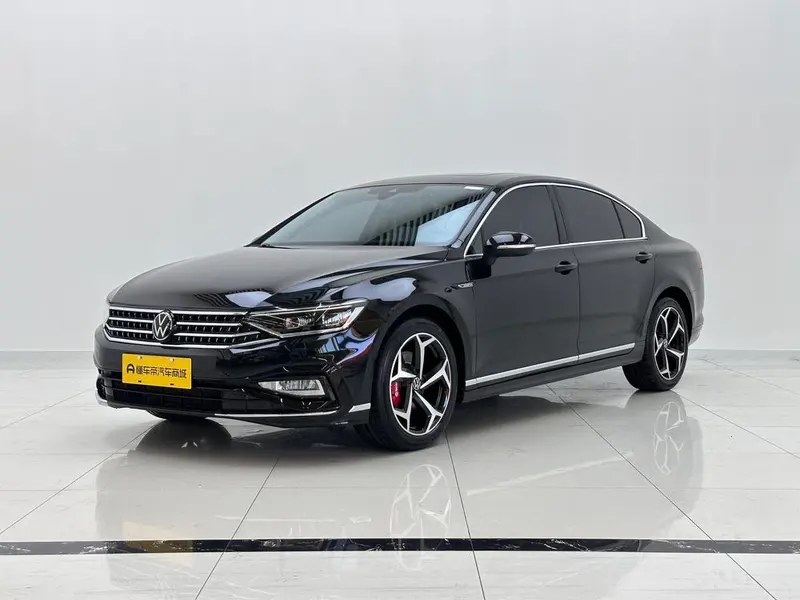 Volkswagen Magotan 200 Anniversary Edition 330TSI DSG Luxury Version, 2023 — фото 1