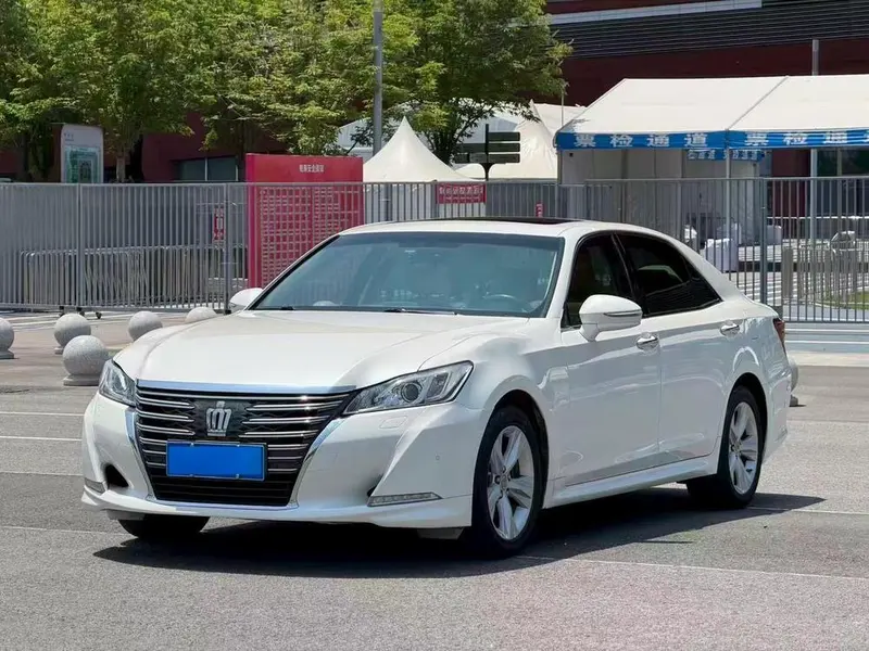 Toyota Crown, 2017