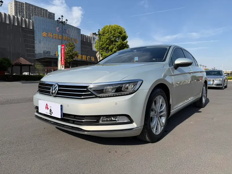Volkswagen Magotan 330TSI DSG Luxury Version, 2018 — фото 1