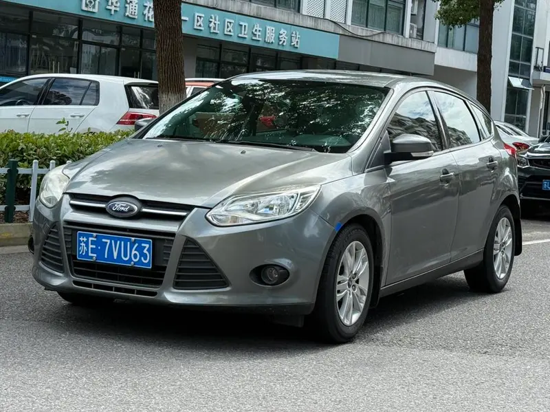 Ford Focus Hatchback 1.6L Auto Style Version, 2012 — фото 1