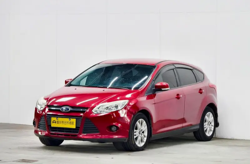 Ford Focus Hatchback 1.6L Auto Comfort Version, 2012 — фото 1