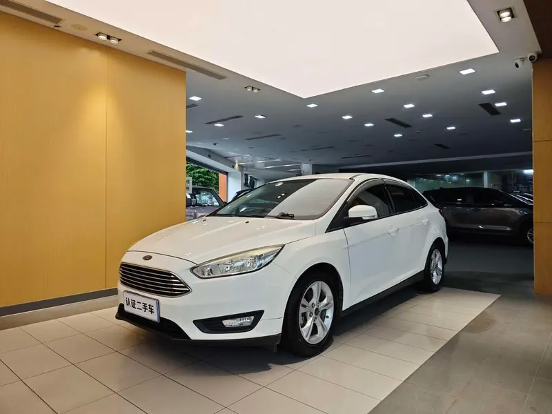 Ford Focus Sedan 1.6L Auto Comfort Version, 2015 — фото 1