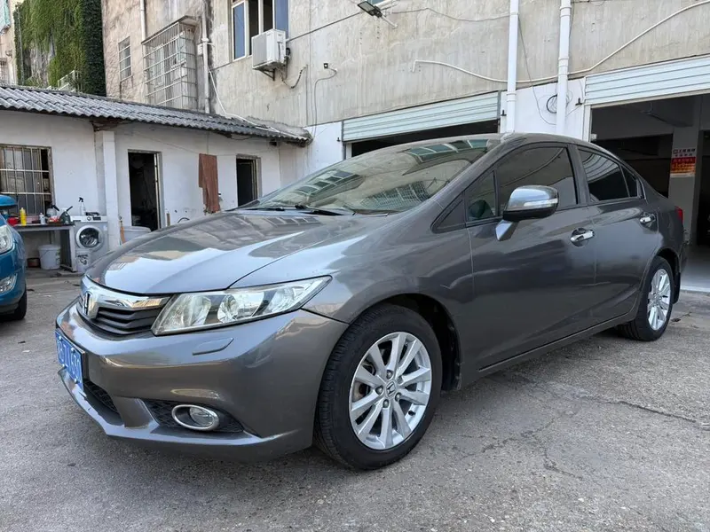 Honda Civic 1.8L Auto Luxury Edition, 2012 — фото 1
