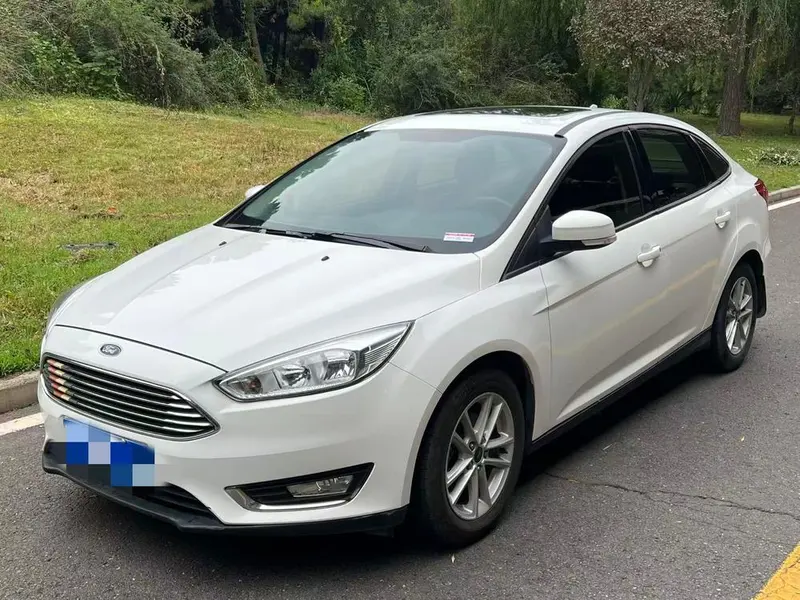 Ford Focus Sedan 1.6L Auto Style Version, 2015 — фото 1