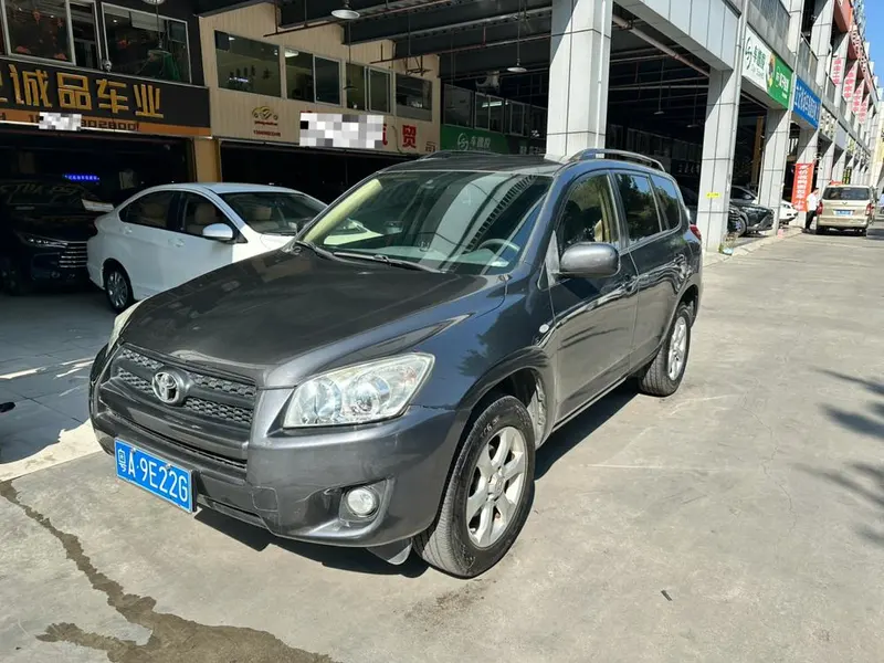 Toyota RAV4 2.0L Auto Classic Edition, 2011 — фото 1